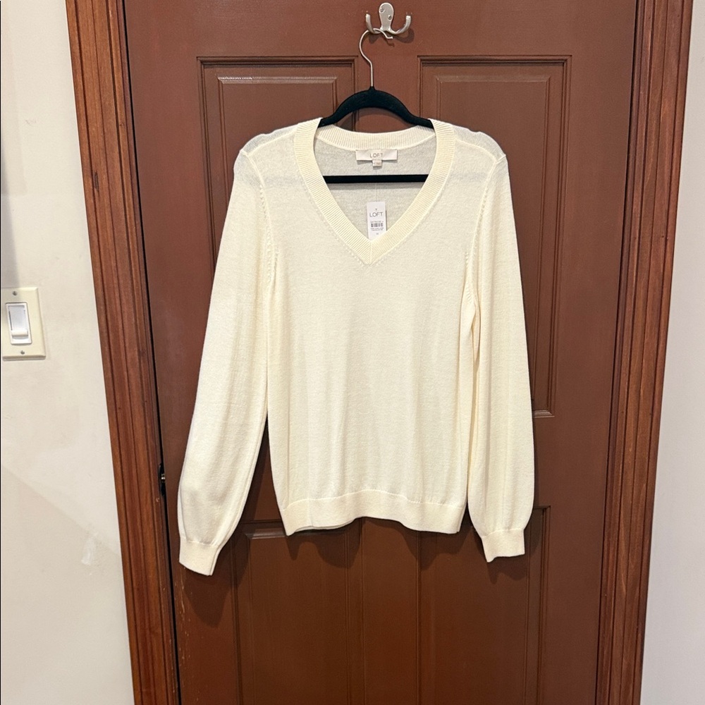 LOFT Cream V-Neck Lightweight Knit M Sweater